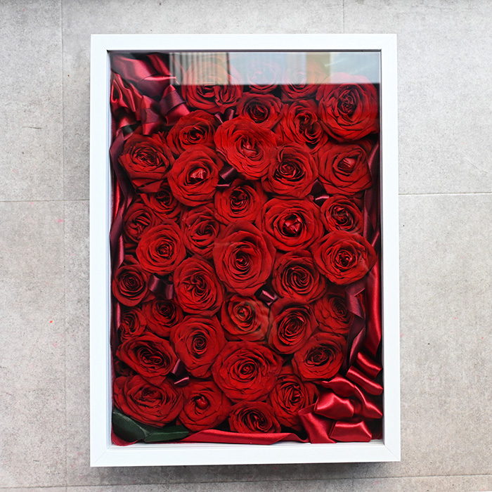 花の保存・大サイズバラ直系6－8cm33花おすすめ特大フレーム敷き詰めアレンジ