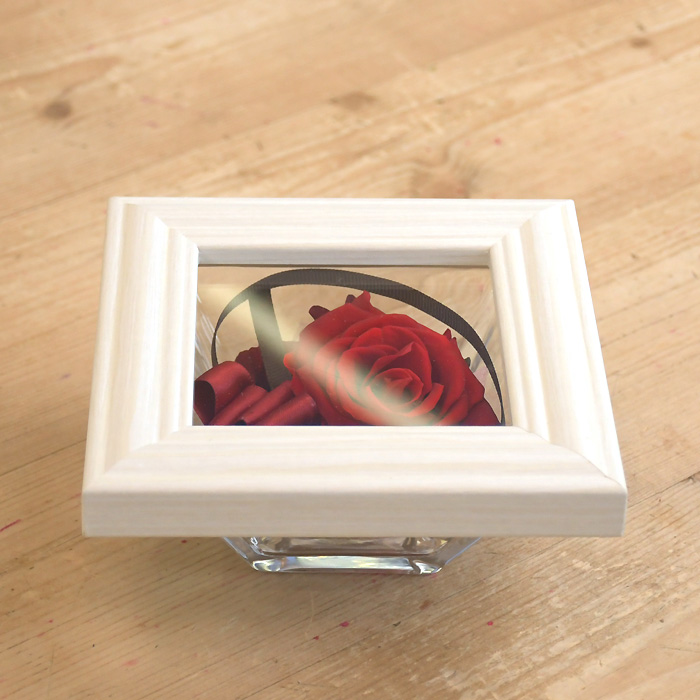 ドライフラワーで保存・ガラス木枠デ1花用デザイン