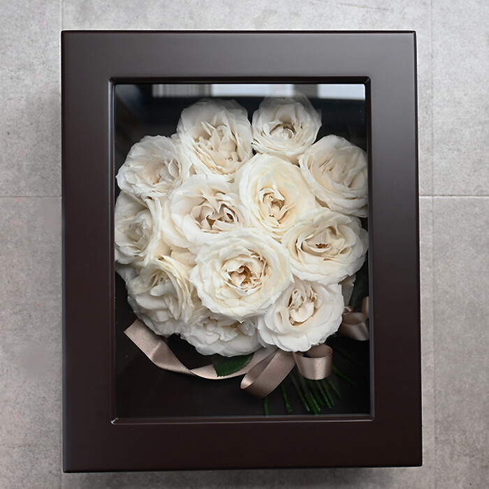 白バラ12本の保存プリザーブドフラワー加工